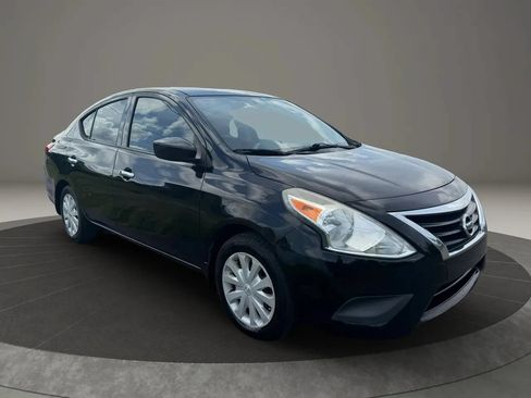 Used 2016 Nissan Versa SV FWD image 2