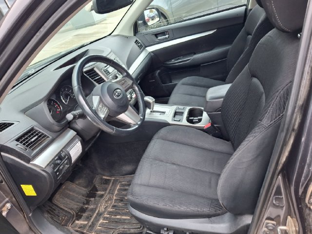 Used 2011 Subaru Outback 2.5i Premium AWD/4WD image 2