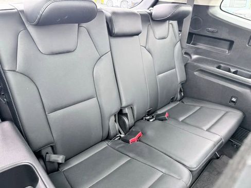 Used 2024 Kia Telluride SX w/ Towing Package image 17