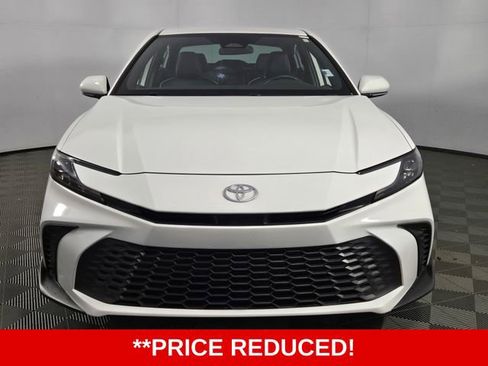 Used 2025 Toyota Camry SE image 2