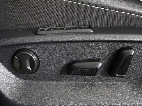 Used 2022 Volkswagen Tiguan SEL R-Line AWD/4WD image 36