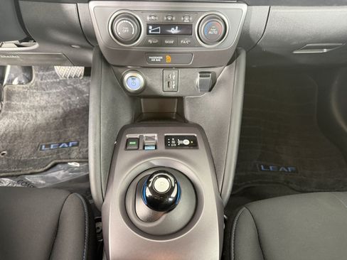Used 2025 Nissan Leaf S FWD image 19