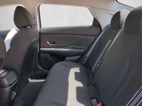 Used 2024 Hyundai Elantra SEL FWD image 17