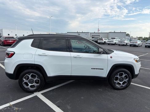 Used 2022 Jeep Compass Trailhawk w/ Trailhawk Convenience Group AWD/4WD image 7
