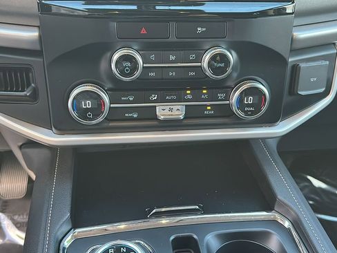 Used 2023 Ford Expedition XLT image 27