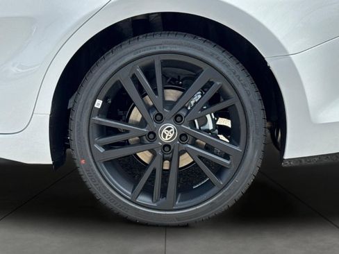 New 2026 Toyota Camry Hybrid FWD image 33