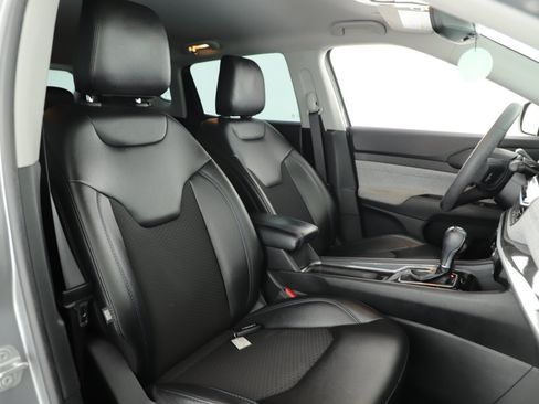 Used 2022 Jeep Compass Latitude FWD image 13