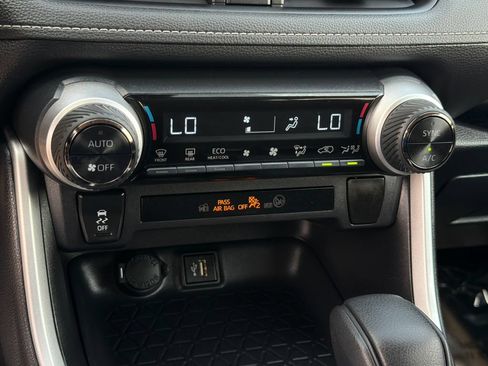 Used 2025 Toyota RAV4 XLE AWD/4WD image 28