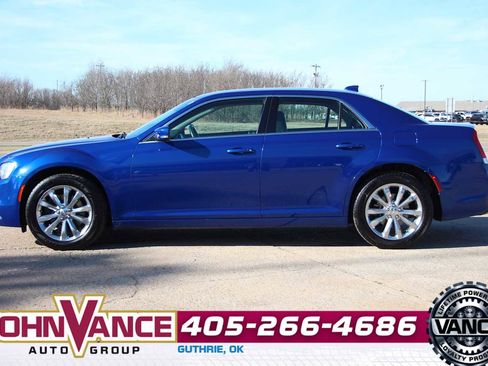 Used 2021 Chrysler 300 Touring L image 5