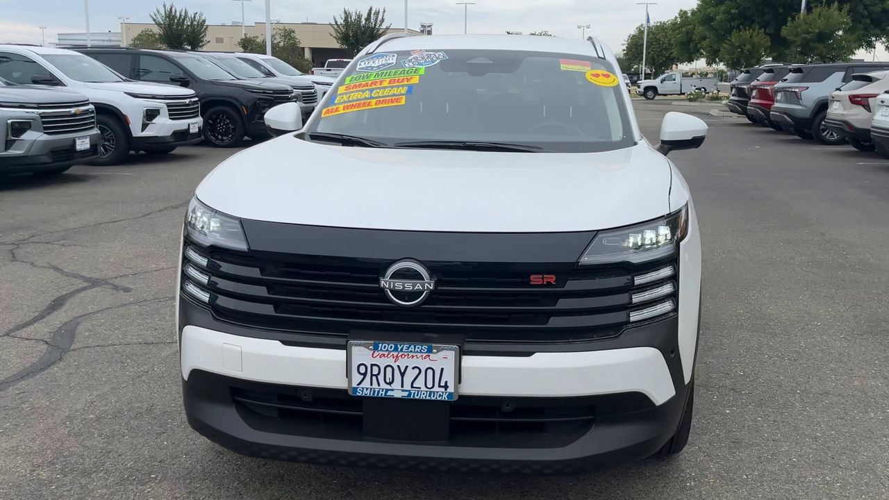 Used 2025 Nissan Kicks SR AWD/4WD image 2