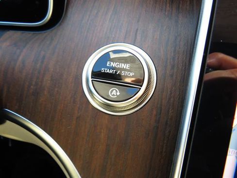 Used 2025 Mercedes-Benz C 300 4MATIC Sedan image 15