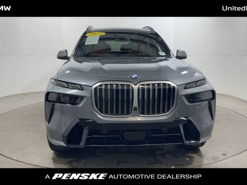 Used 2023 BMW X7 xDrive40i w/ M Sport Package image 3