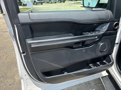 Used 2019 Ford Expedition XLT w/ Equipment Group 202A RWD image 19