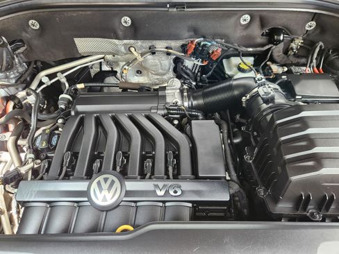 Used 2019 Volkswagen Atlas SE w/ Towing Package AWD/4WD image 18