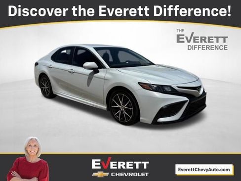Used 2023 Toyota Camry SE FWD image 1