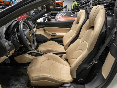 Used 2018 Ferrari 488 Spider image 30