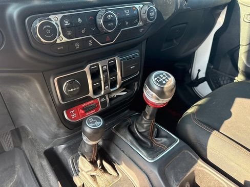 Used 2021 Jeep Gladiator Mojave w/ Cold Weather Group AWD/4WD image 14