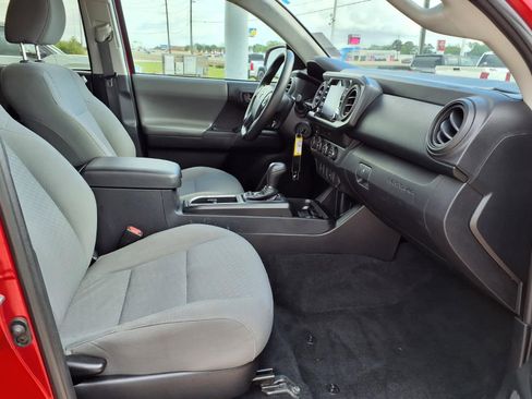 Used 2020 Toyota Tacoma SR AWD/4WD image 19