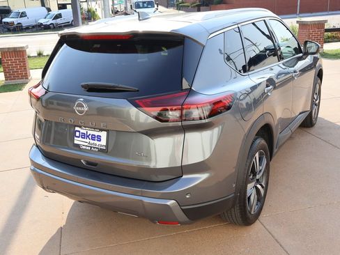 Used 2025 Nissan Rogue SL FWD image 6