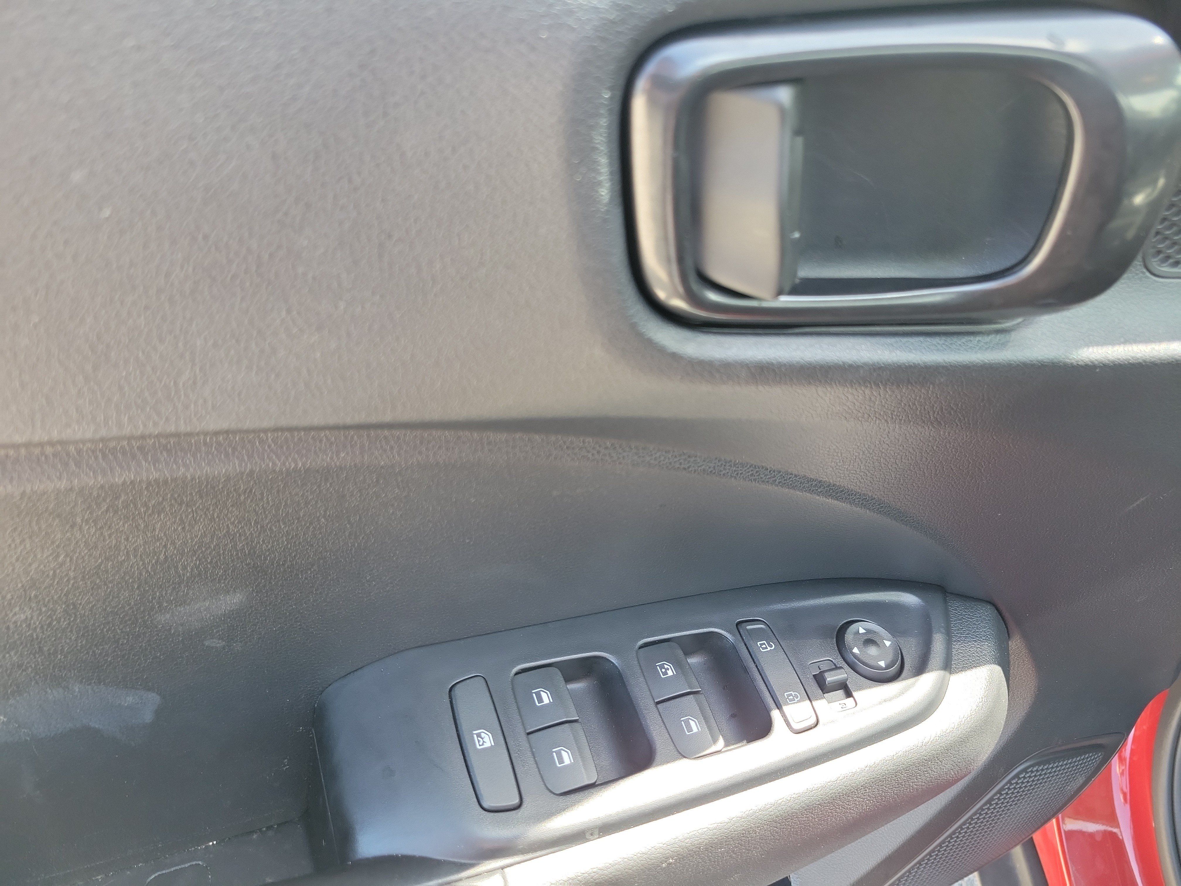 Used 2022 Hyundai Venue Limited FWD image 24