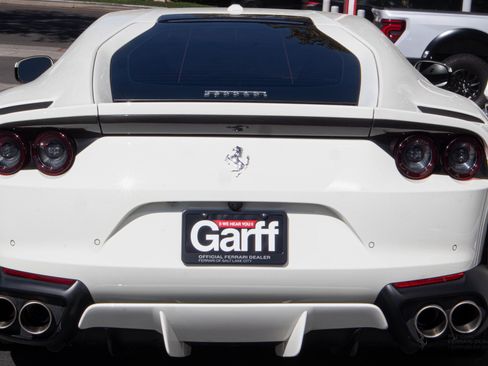 Used 2018 Ferrari 812 Superfast RWD image 4