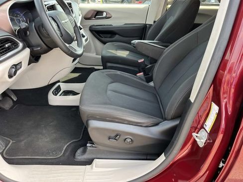 Used 2023 Chrysler Voyager LX FWD image 22