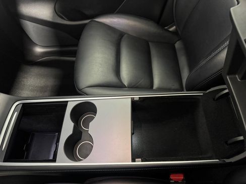 Used 2021 Tesla Model Y Long Range image 40