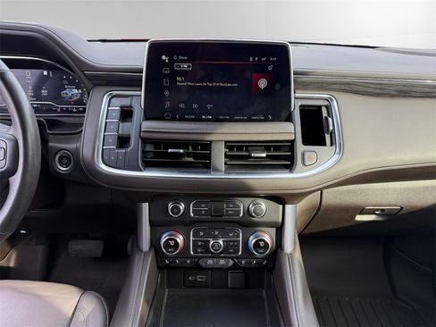 Used 2022 GMC Yukon XL SLT w/ SLT Premium Package image 11