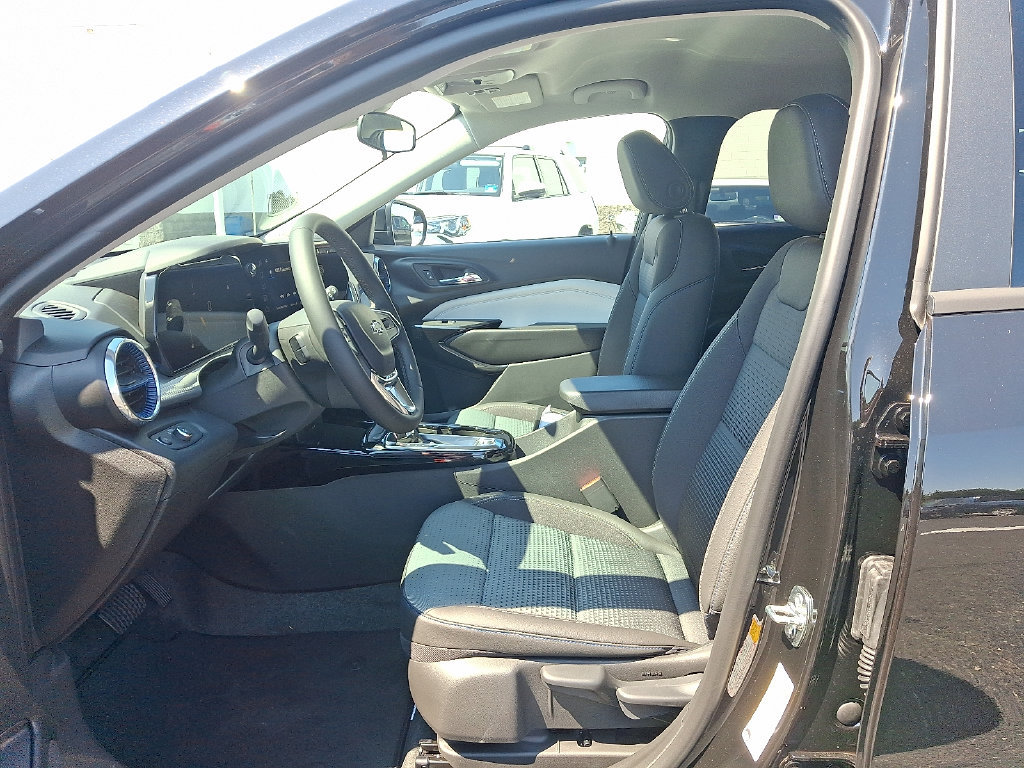 New 2026 Chevrolet Trax LT w/ Driver Confidence Package FWD image 6