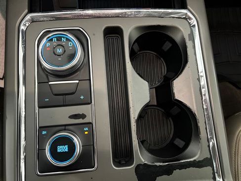 Used 2018 Ford Expedition Max XLT image 23