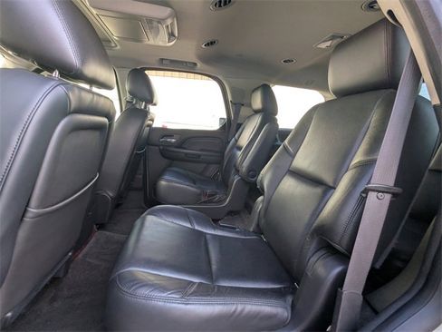 Used 2014 Cadillac Escalade Luxury image 17