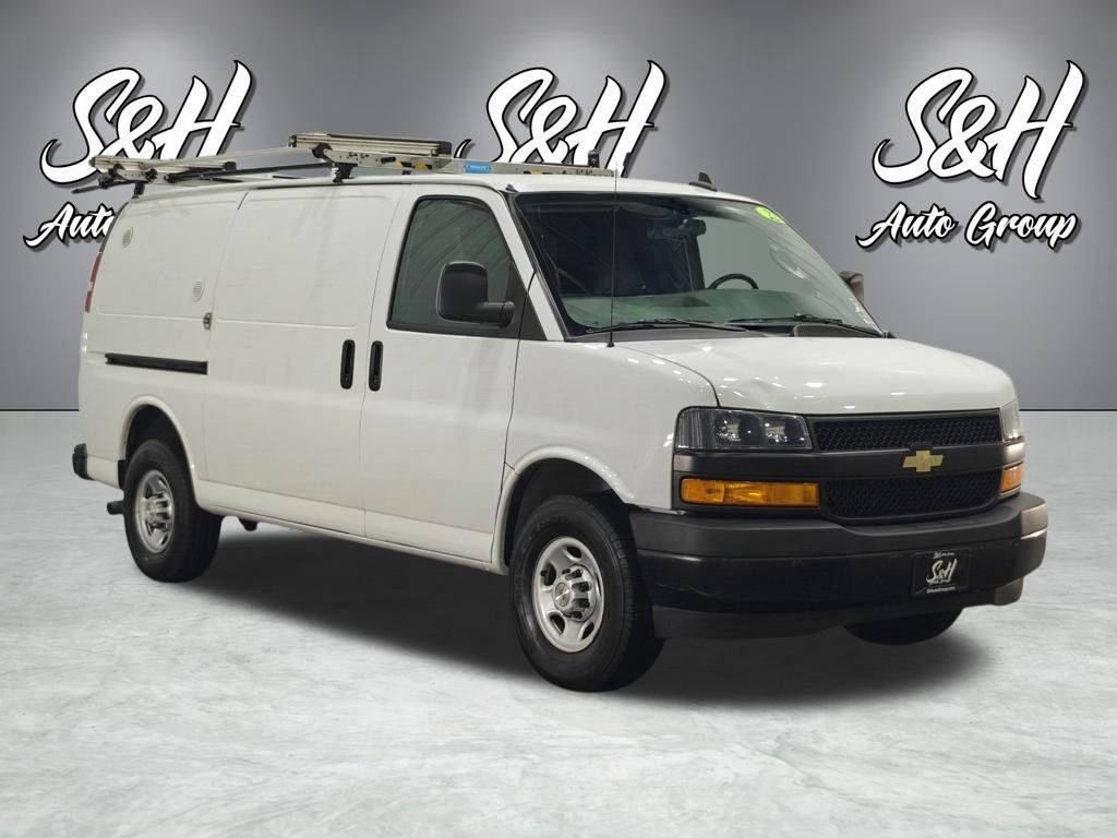 Used 2022 Chevrolet Express 2500 w/ Driver Convenience Package RWD image 2