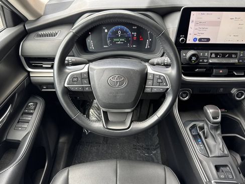 Certified 2025 Toyota Grand Highlander FWD image 18