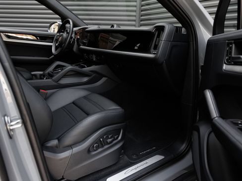 Certified 2026 Porsche Cayenne Coupe AWD/4WD image 39