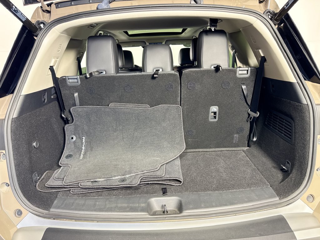 Used 2025 Nissan Pathfinder Platinum w/ Cargo Package AWD/4WD image 33