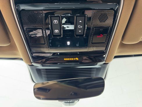 Used 2024 Land Rover Range Rover SE AWD/4WD image 12