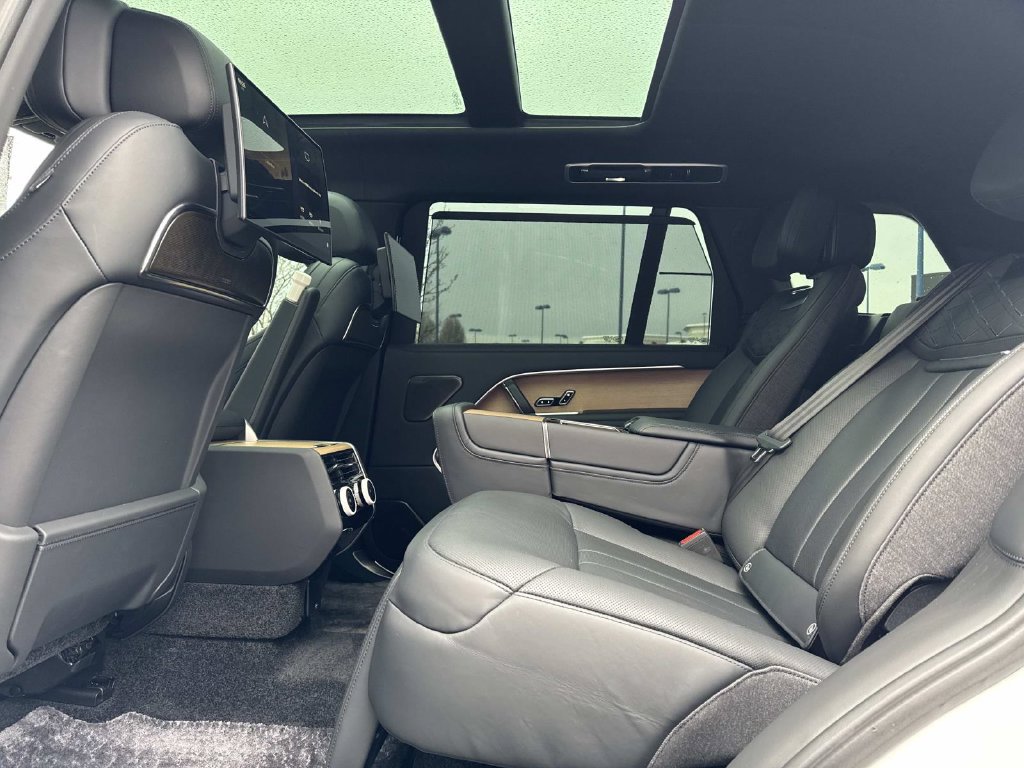 Certified 2023 Land Rover Range Rover SV AWD/4WD image 14