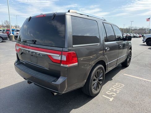 Used 2017 Lincoln Navigator Select image 4