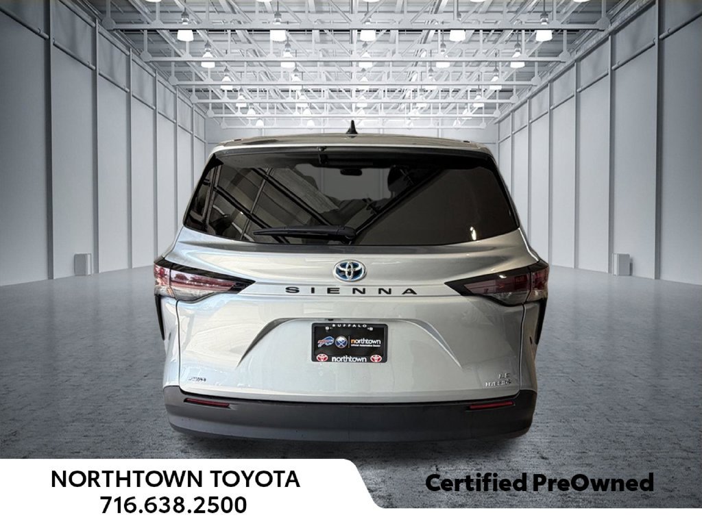 Used 2024 Toyota Sienna LE AWD/4WD image 21