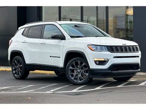 Used 2021 Jeep Compass Latitude image 2