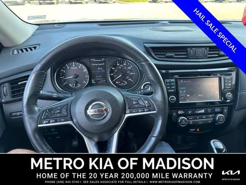 Used 2017 Nissan Rogue SV AWD/4WD image 18