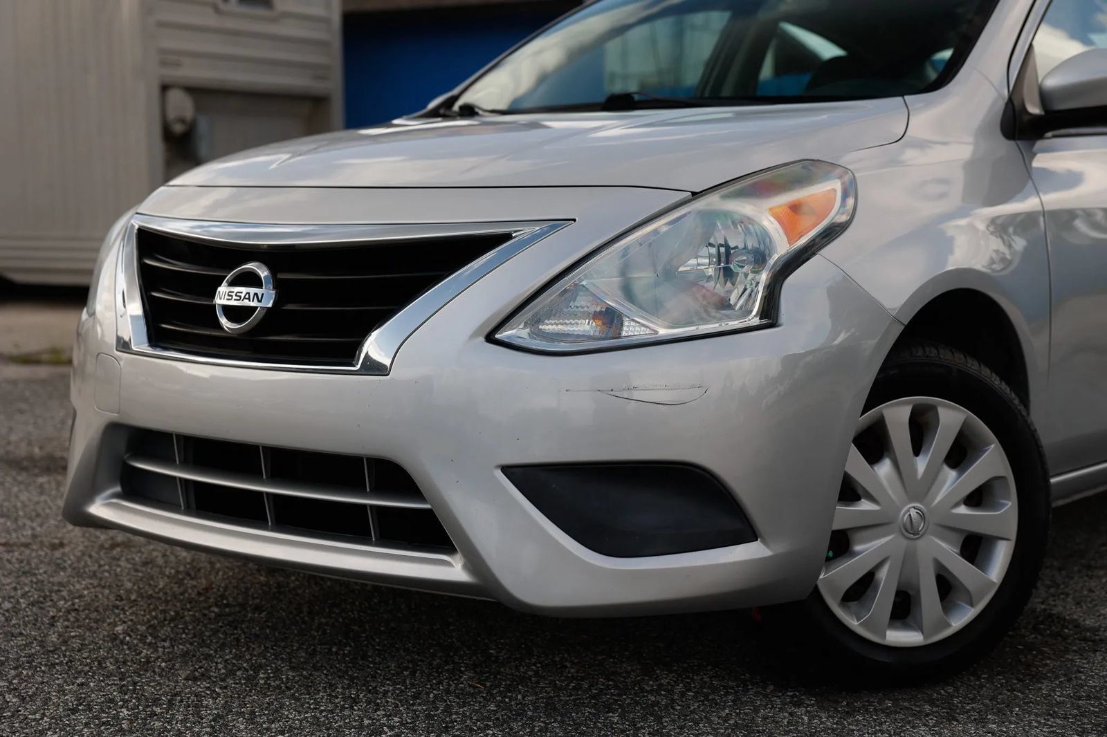 Used 2018 Nissan Versa SV FWD image 15