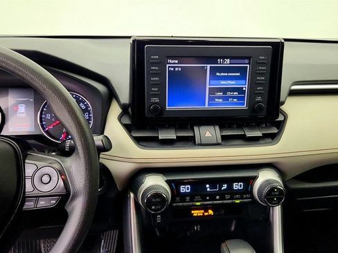 Used 2019 Toyota RAV4 XLE AWD/4WD image 18