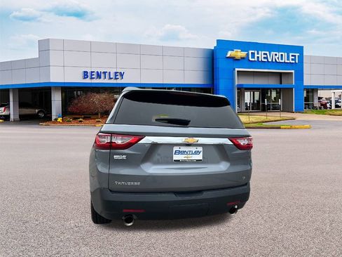 Used 2021 Chevrolet Traverse LT image 4