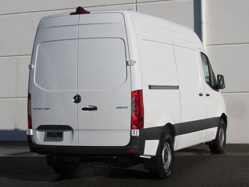 Used 2025 Mercedes-Benz Sprinter 2500 image 6