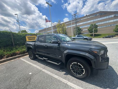 Used 2024 Toyota Tacoma 4x4 Double Cab image 14
