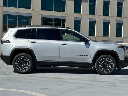 New 2026 Jeep Cherokee Laredo AWD/4WD image 3