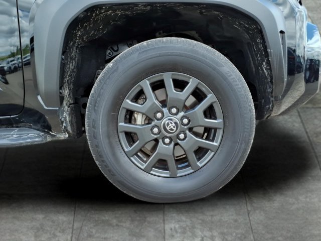 Used 2025 Toyota 4Runner SR5 AWD/4WD image 9
