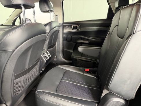 Used 2023 Kia Sorento EX image 25
