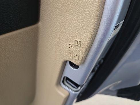 Used 2017 Ford Explorer XLT image 74